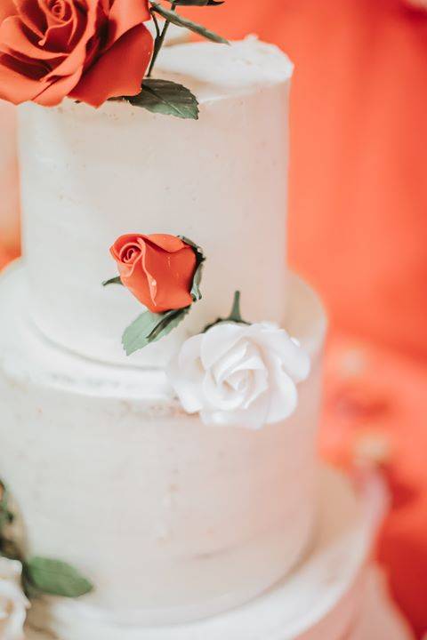 Wedding cake style naked cake sur mesure thème roses de l 